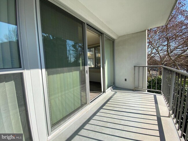 Building Photo - 301 Beauregard St