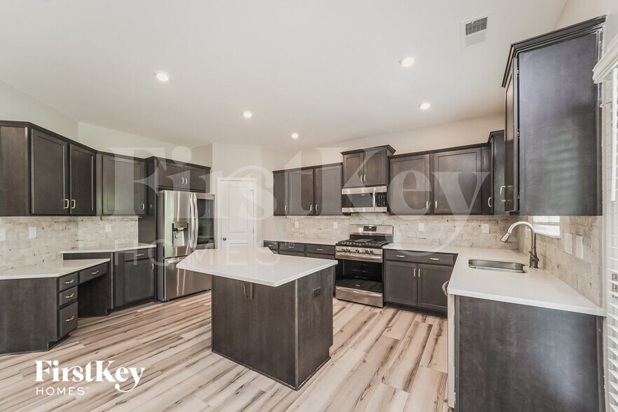 Building Photo - 6351 Trinity Xing Cir