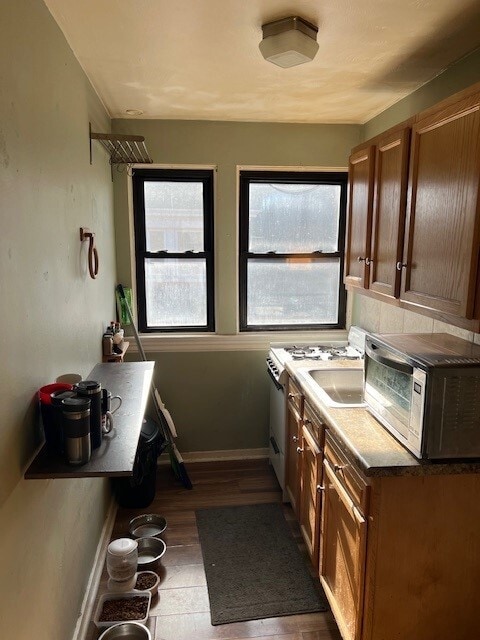 Building Photo - 900 Savannah Ave