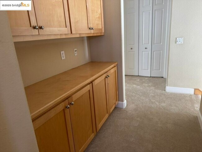 Building Photo - 203 Seaview Dr