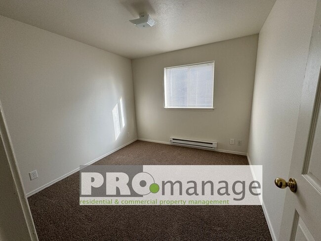 Building Photo - 2185 Stace St
