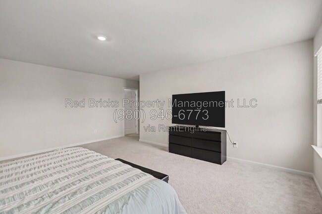 Building Photo - 16110 Winfield Hall Dr