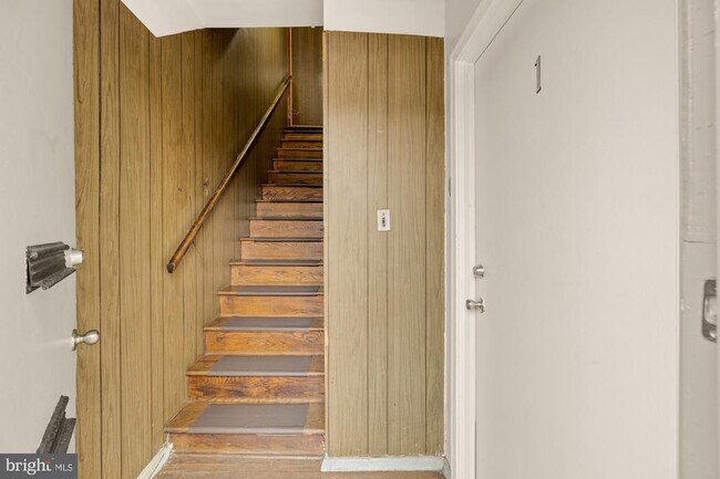 Building Photo - 1102 K St SE