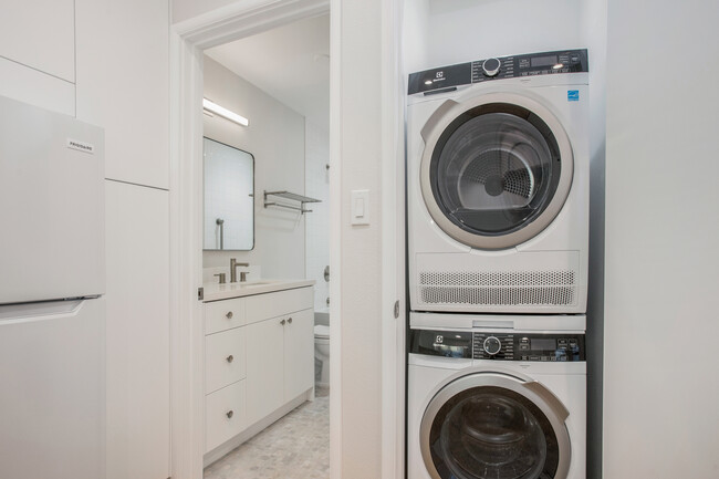 Laundry - 6042 La Canada Cir