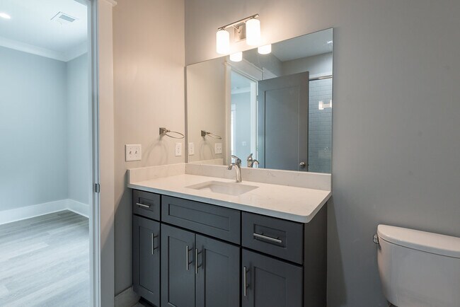 Building Photo - 8 Sanctuary Ct