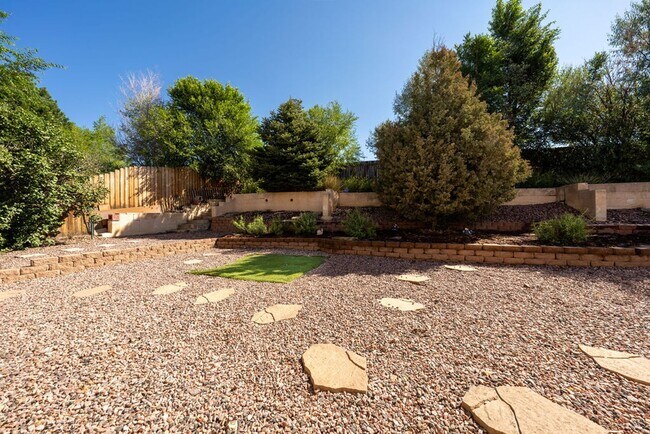 Building Photo - ***MOVE IN SPECIAL*** $500 OFF 1st MONTH'S...