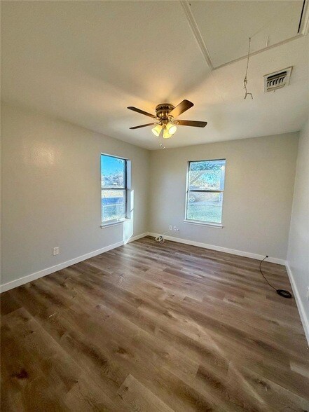 Building Photo - 511 Central Ave