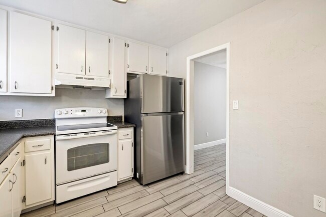 Building Photo - 2387 Gregory Dr