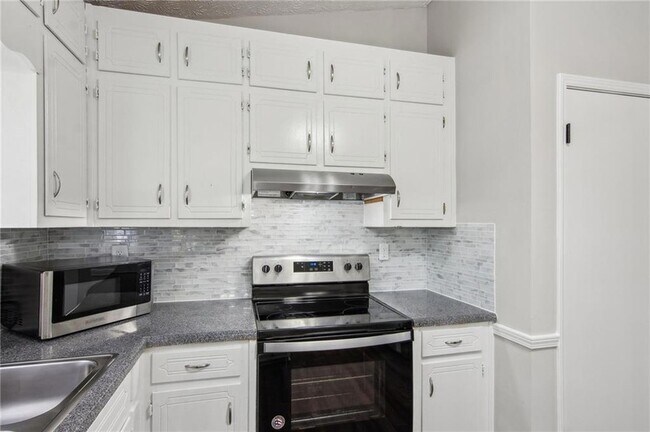 Building Photo - 2453 Falcon Ct