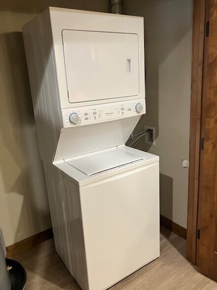 Building Photo - 618 E Grand Ave