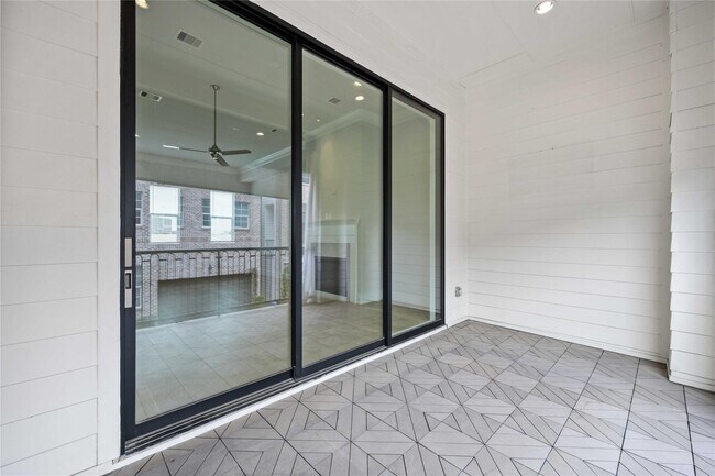 Building Photo - 10919 Grove Tree Ln