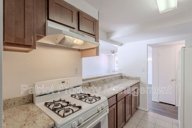 Building Photo - 1609 W Voltaire Ave
