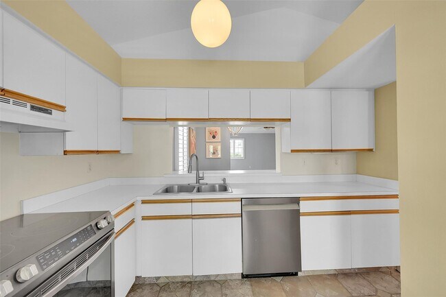 Building Photo - 5307 Buckhead Cir