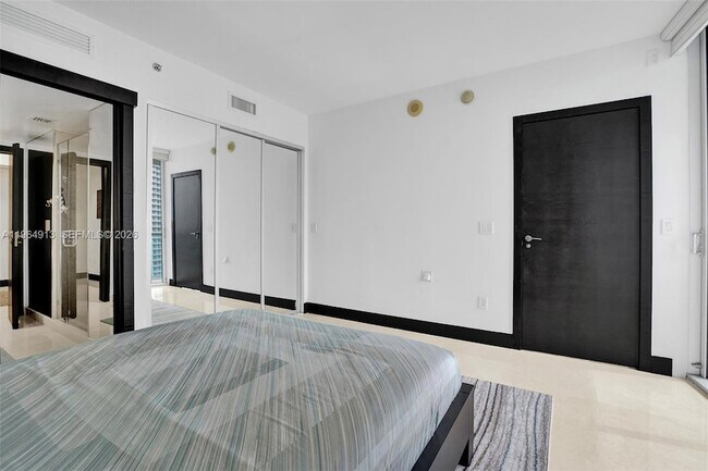 Building Photo - 465 Brickell Ave