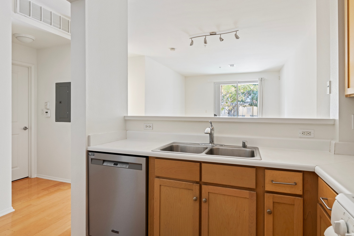 Building Photo - 6400 Crescent Park E