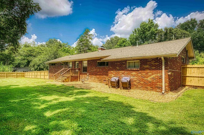Building Photo - 508 Cole Dr SE