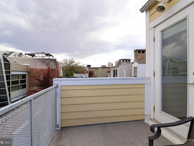 Building Photo - 4 E Henrietta St