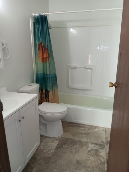 Building Photo - 416 E Main St