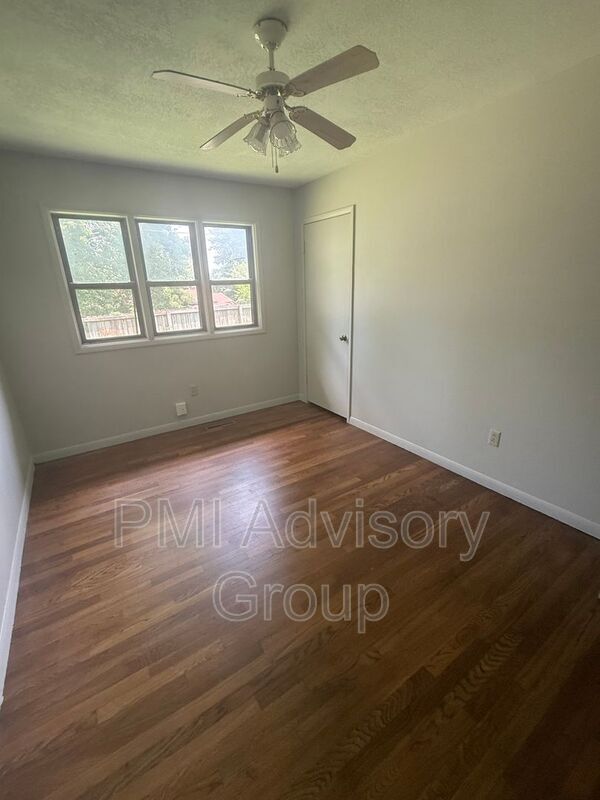 Building Photo - 6604 Meadowdale Dr