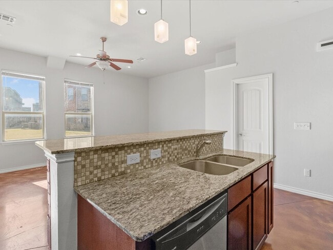 Building Photo - Gorgeous newer 2br 2.5ba Townhome!!