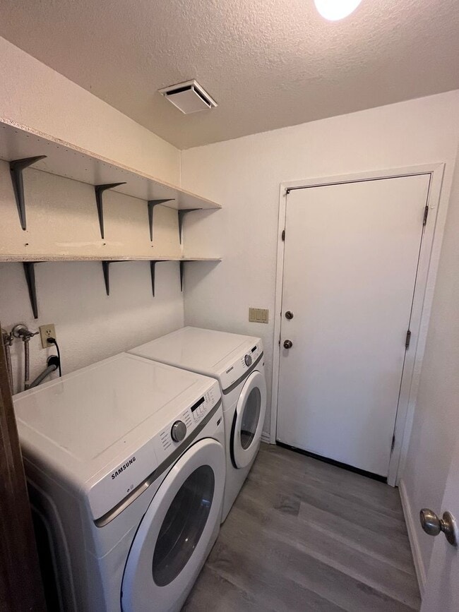 Building Photo - NICE HOME IN FOLSOM!!