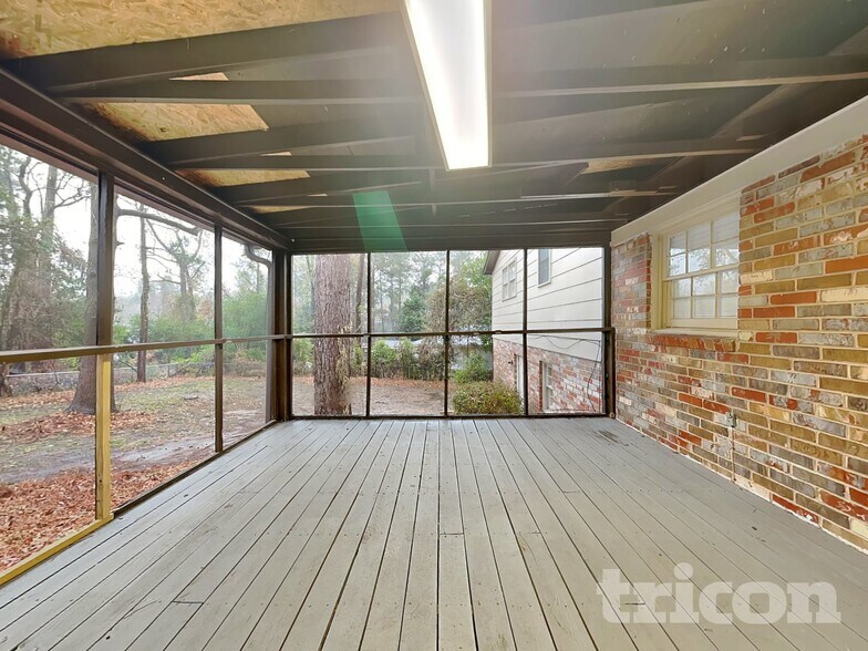 Building Photo - 2010 Flintwood Dr