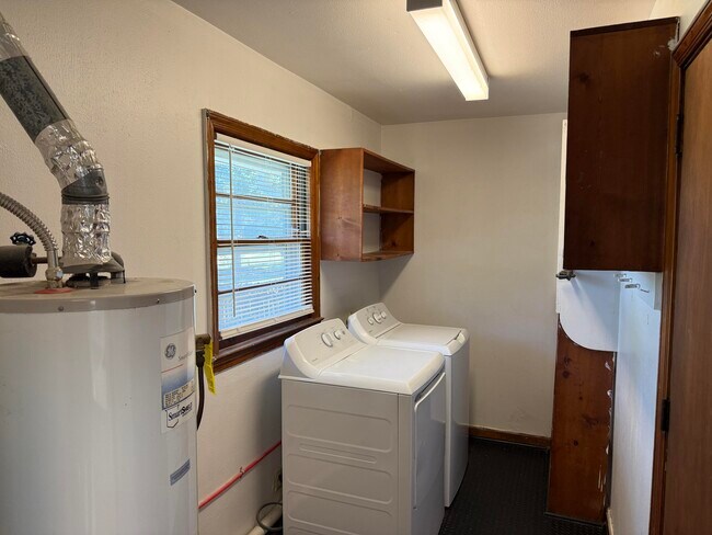 Building Photo - 2503 Apricot Ln