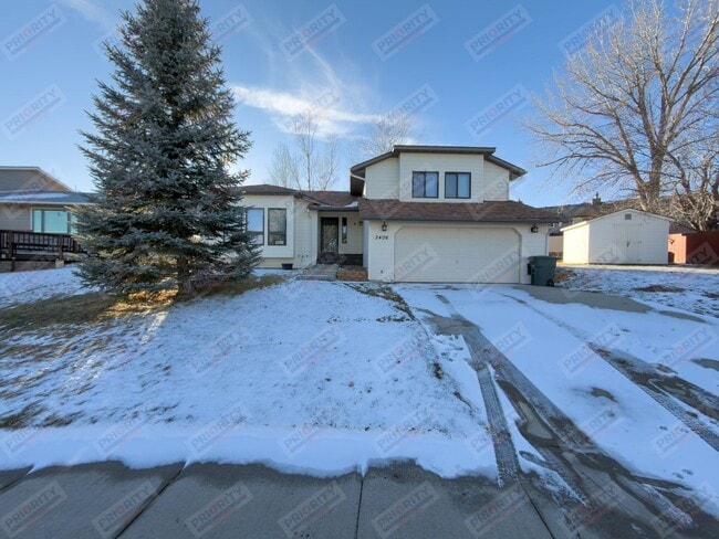 Building Photo - 3 bedroom, 2.5 bath Single-Family Home