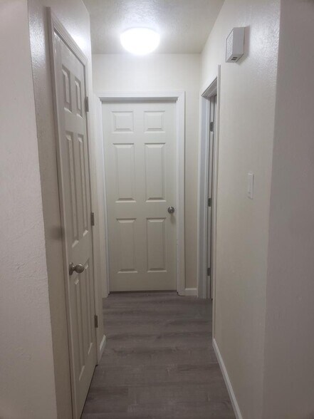 Building Photo - 12220 Menaul Blvd NE