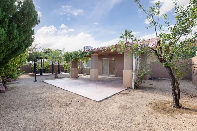 Building Photo - NW single story with four bedrooms and large backyard