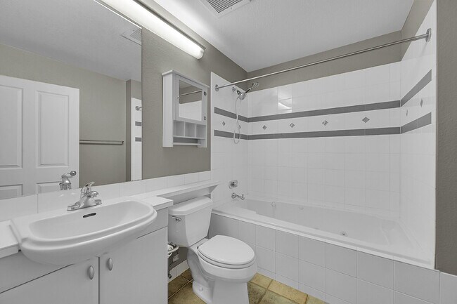 Building Photo - $2,445.00, 1 bed, 1.5. bath located in Denver