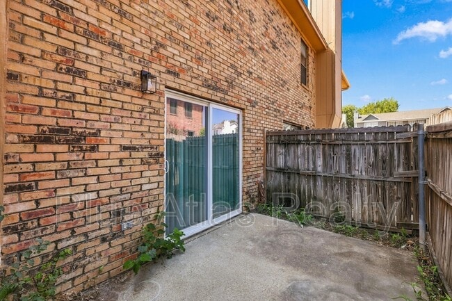 Building Photo - 8108 Foxfire Ln
