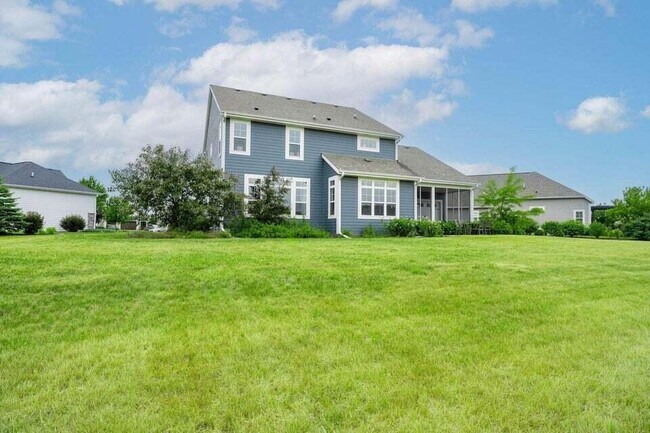 Building Photo - 3122 Mendota Ct