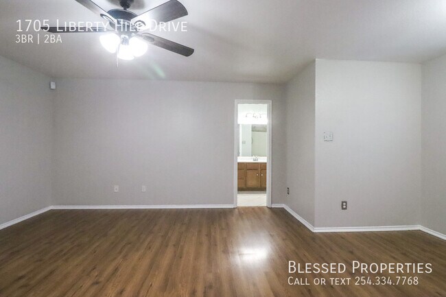 Building Photo - 1705 Liberty Hill Dr