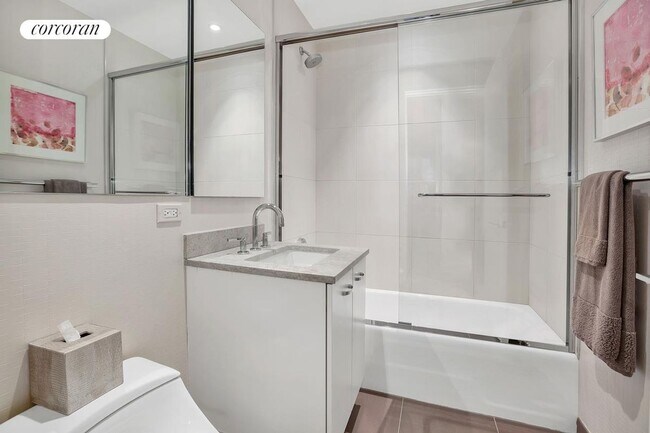 Building Photo - 33 W 56th St