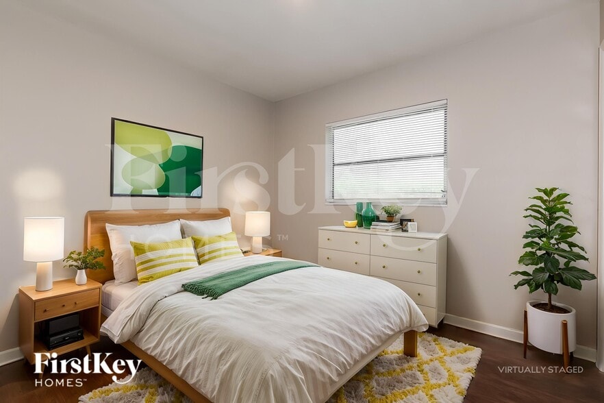 Building Photo - 9305 N Forest Hills Dr