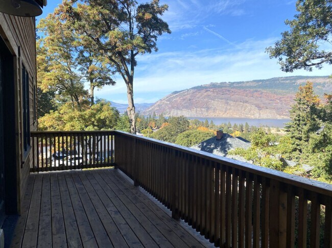 Building Photo - Perfection in Mosier