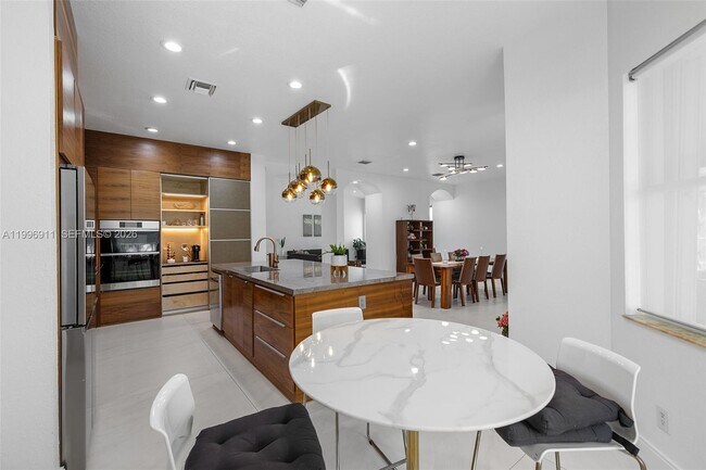 Building Photo - 3870 E Hibiscus St