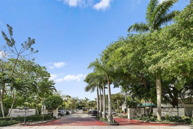 Building Photo - 6886 N Kendall Dr