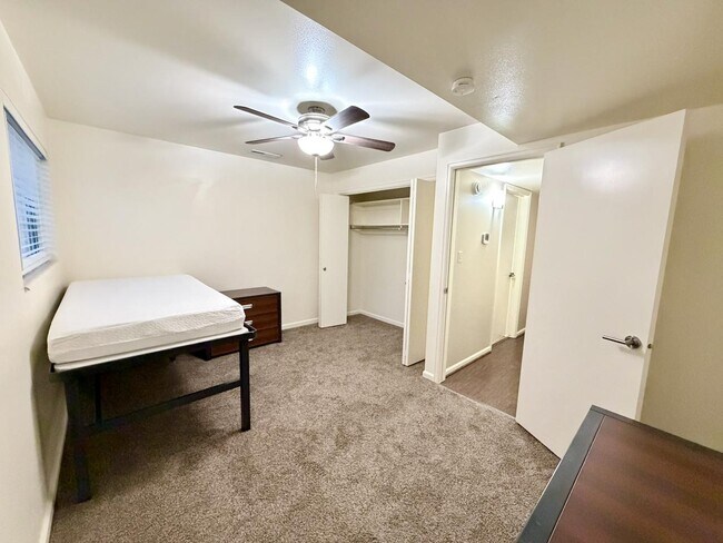 Building Photo - 136 E 400 N