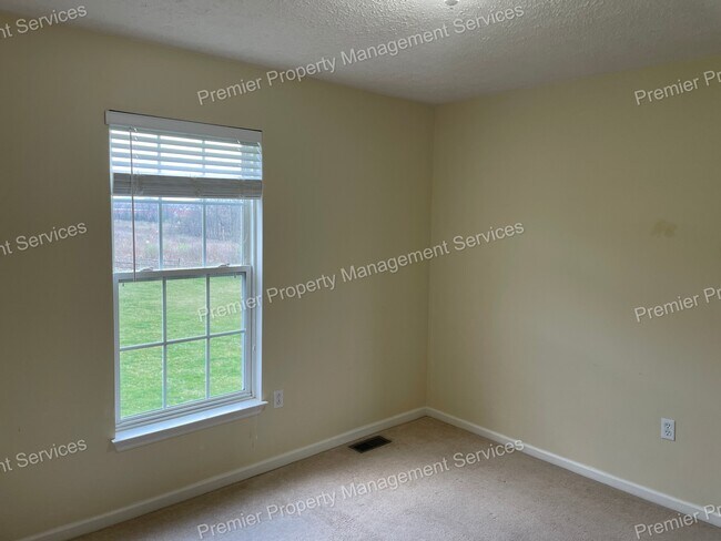 Building Photo - 709 Williamsburg Ct