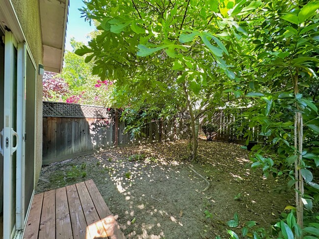 Building Photo - Spacious 1 Bedroom with RIVER TRAIL ACCESS!!