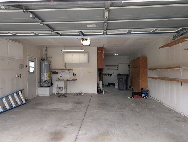 Building Photo - Wonderful 4 bedroom home in Clovis offerin...