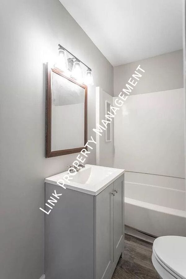 Building Photo - 2310 N Chamberlain Ave