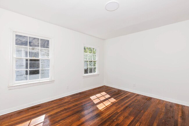 Building Photo - 1830DUPLEX