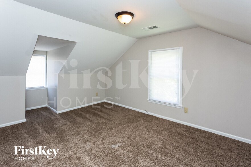 Building Photo - 6991 Dashwood Dr