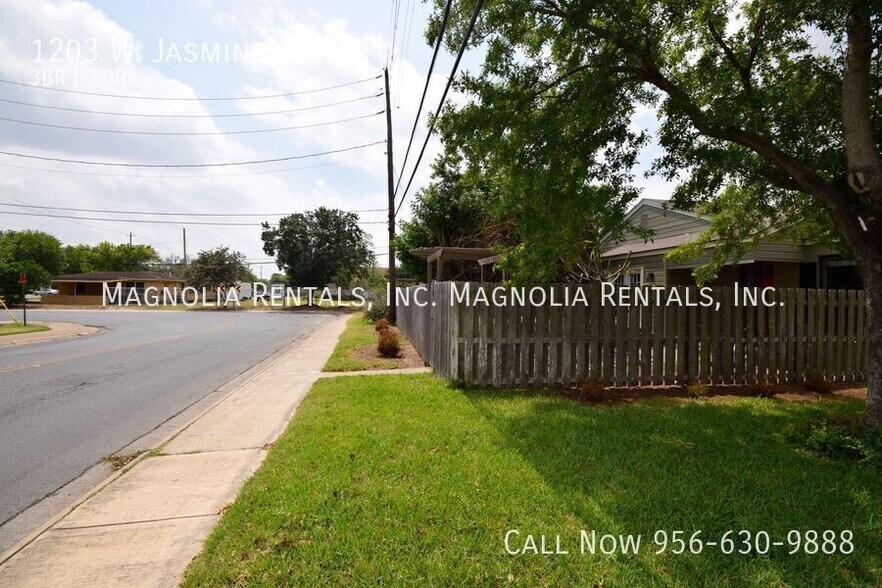 Building Photo - 1203 Jasmine Ave W