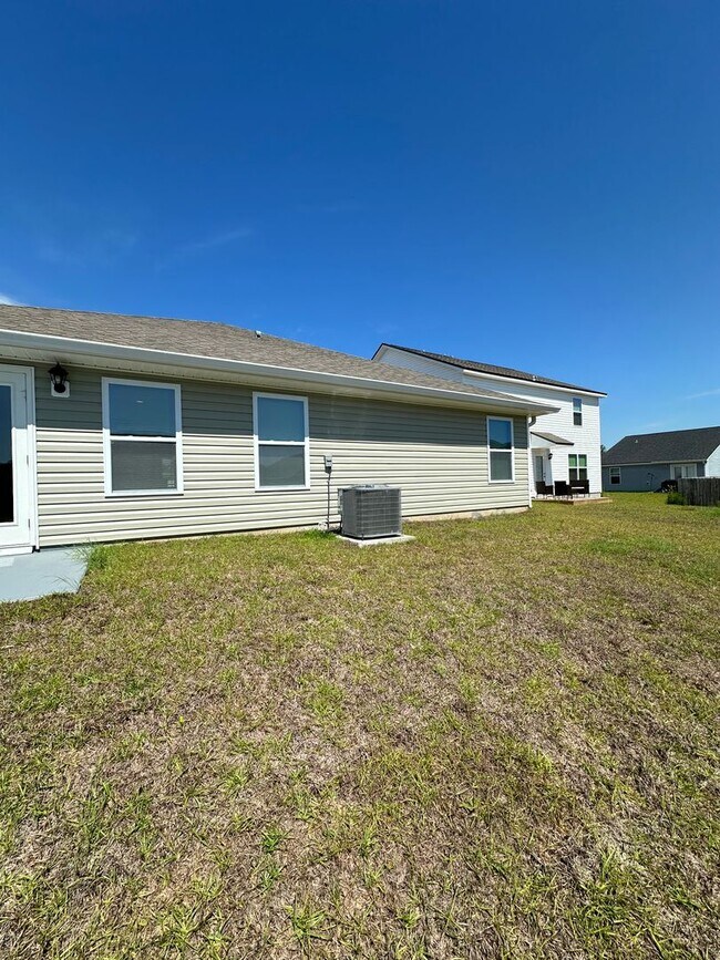 Building Photo - Rivers Landing Subdivision 3 bedroom 2 Bat...