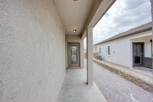 Building Photo - 14929 Tierra Crystal Ave