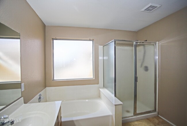 Building Photo - 842 N Naples Dr